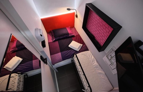 Oktyabrskiy rayon Hotel | Street Art капсульный отель