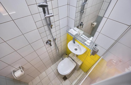 Oktyabrskiy rayon Hotel | Street Art капсульный отель