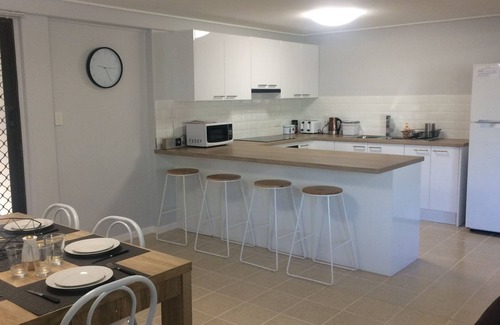 Mount Louisa Apartment | Stretton Lane - close to airport
