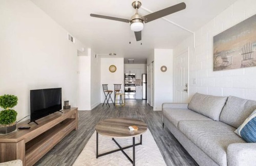 Alegre Community Apartment | Striking 2 Bedroom With Pool in Tempe - 10 min from PHX sky harbor