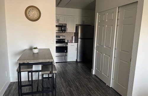 Alegre Community Apartment | Striking 2 Bedroom With Pool in Tempe - 10 min from PHX sky harbor