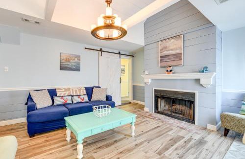 Colonial Beach House | Stroll, Shop and Dine Cozy Colonial Beach Bungalow