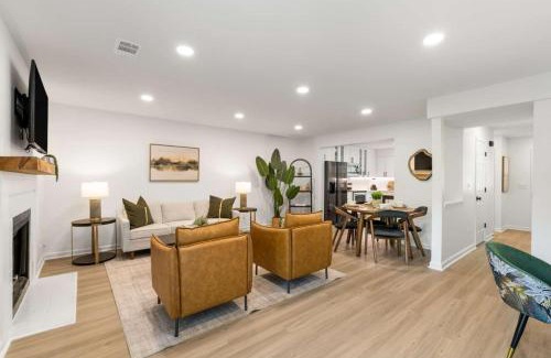 Alpharetta House | Stroll to Downtown Alpharetta AND Avalon Shops