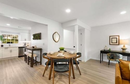 Alpharetta House | Stroll to Downtown Alpharetta AND Avalon Shops