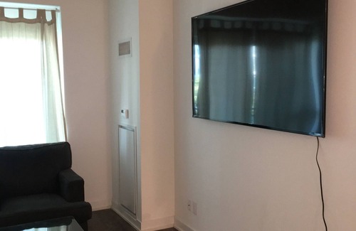 Humber Bay Condo | Stronger King Size Bed, 750 Mbps Unlimited Internet.Close to Downtown Toronto