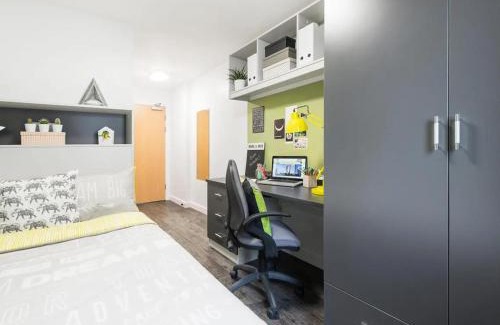Southampton City Centre Apartment | Student Only Accommodation - Crescent Place in Southampton