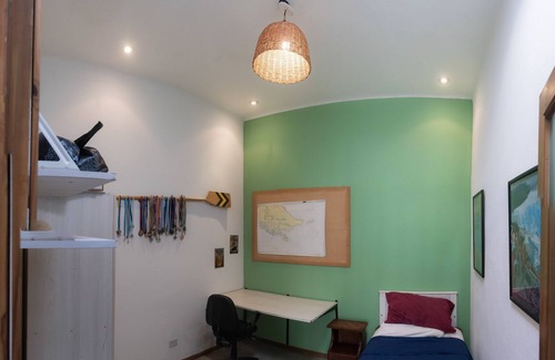 Tigre Bed & Breakfast | Studentenkamer in een Riant Huis in Tigre met Tuin en Zwembad