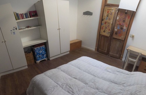 Tigre Bed & Breakfast | Studentenkamer in een Riant Huis in Tigre met Tuin en Zwembad