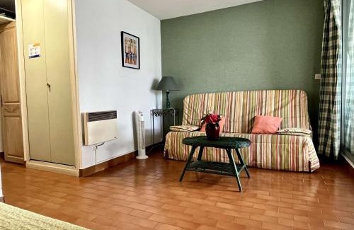 Argeles Plage Apartment | Studio à Argelès-sur-Mer, 400m de la plage et proche commerces, loggia, animaux bienvenus, ménage inclus - FR-1-225-548