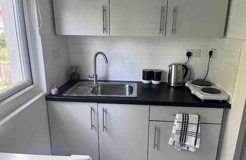 Pettits Apartment | Studio - 1 Bed - CloseToElizabethLine&Westfield