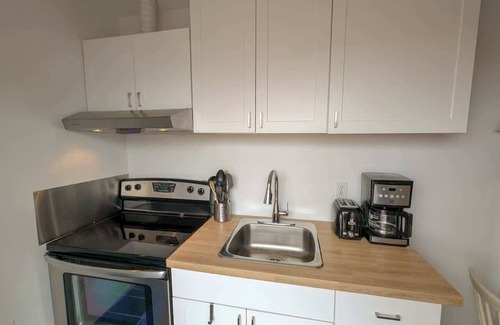 Ste Anne de Beaupre Apartment | Studio 12 | 2 Min Waterfront | BBQ & Fireplace