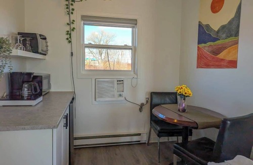 Ste Anne de Beaupre Apartment | Studio 16 | 2 Min Waterfront | BBQ & Fireplace