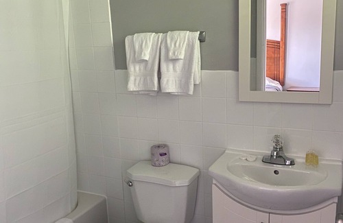 Cobourg Hotel | Studio 1 Motel