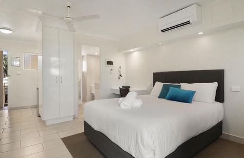 Emu Park Apartment | Studio 10 Endeavour Inn