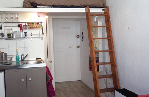 Avignon City Centre Apartment | STUDIO 100% equipped, intra muros Crillon, AIR CONDITIONING, Net+WIFI, cleaning included
