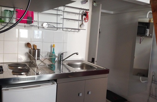 Avignon City Centre Apartment | STUDIO 100% equipped, intra muros Crillon, AIR CONDITIONING, Net+WIFI, cleaning included