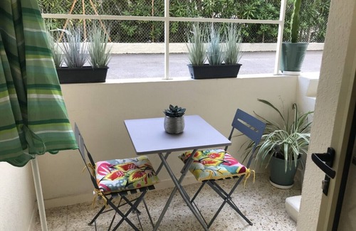 Cannes Apartment | Studio 100 meters from the Croisette and beaches.