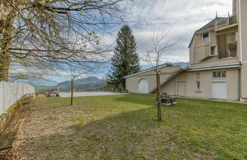Arvillard Apartment | Studio '108' with Shared Pool, Shared Terrace and Wi-Fi