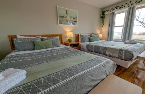 Ste Anne de Beaupre Apartment | Studio 15 - 2 min du Bord de l'eau & Foyer &Barbecue
