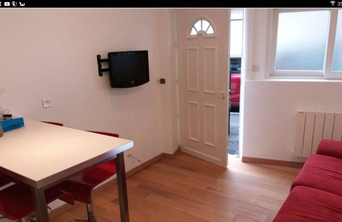 Charenton-le-Pont Apartment | Studio 15 min from Paris
