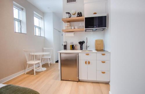 Plateau Mont Royal Apartment | Studio #16 - Self Check-In - Plateau - St-Denis