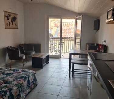 Aubenas Apartment | Studio 2 étoiles "Le Balcon du Dôme"