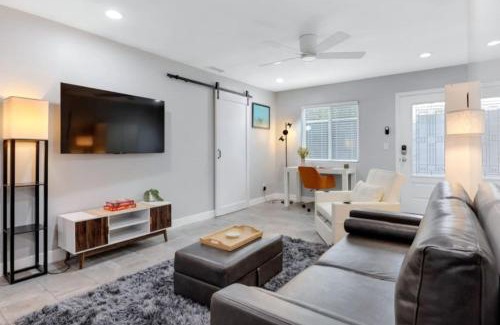 Grant Hill Apartment | Studio 2 Pool Spa Min to Downtown Freeways Beaches