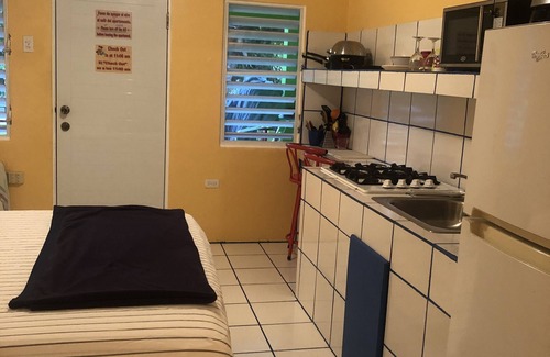 Florida House | Studio #2 with A/C & 2 queen beds