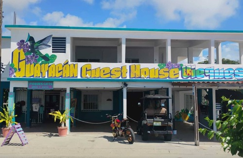Esperanza Apartment | Studio #2 Yabisi with Garden - Guayacan Guesthouse