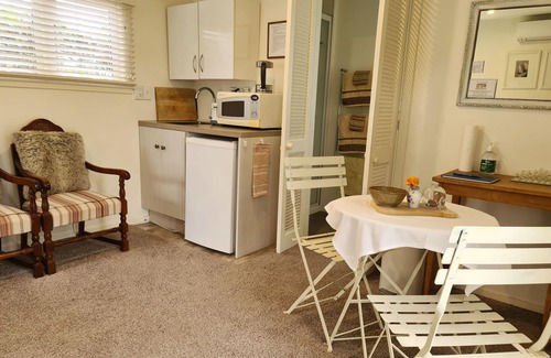 Martinborough Apartment | Studio 25 - a charming room in a country garden setting
