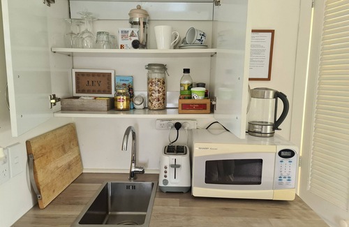 Martinborough Apartment | Studio 25 - a charming room in a country garden setting