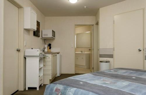 Waipahihi Apartment | Studio 28