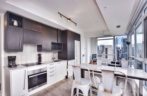 Downtown Toronto Apartment | Studio 2BR Apt with GYM, Close to CN Tower