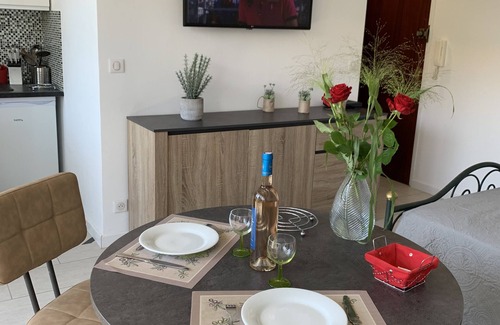 Sainte-Maxime City Centre Apartment | Studio 3 Front de Mer, Rénové, Parking Privé, Internet, Petits Animaux Acceptés