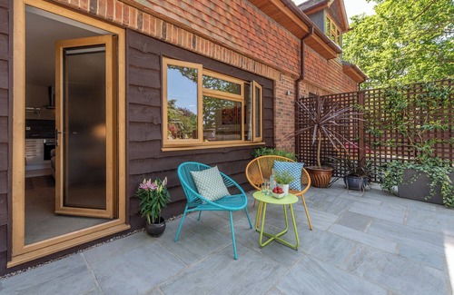 Netley Apartment | Studio 3 - Ground floor self catering fully equipped studio with patio area