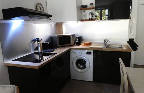 Aix-les-Bains City Center Apartment | Studio 3 * in the heart of Aix in front of the Parc de verdure with balcony