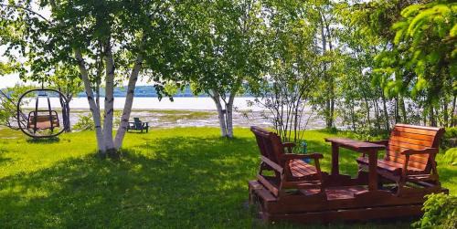 Ste Anne de Beaupre Apartment | Studio 4 - 2 min du Bord de l'eau Foyer & Barbecue