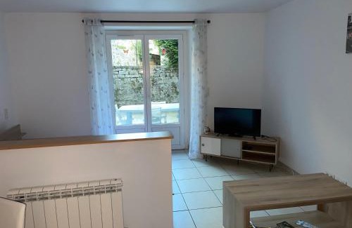Clairvaux-les-Lacs Apartment | Studio 4 couchages avec terrasse proximité du lac
