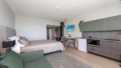 North Ward House | Studio 503 - Prime Spot With Ocean Views