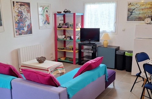 Plougasnou Apartment | Studio 50m2 between fishing port and beach 100m away ideal for 1 couple and 1 child