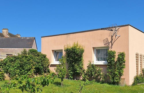 Plougasnou Apartment | Studio 50m2 between fishing port and beach 100m away ideal for 1 couple and 1 child