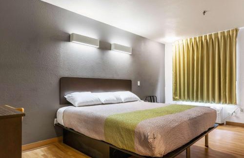 Alexandria Hotel | Studio 6-Alexandria, LA