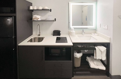 Altoona Hotel | Studio 6 Altoona, IA - Des Moines East