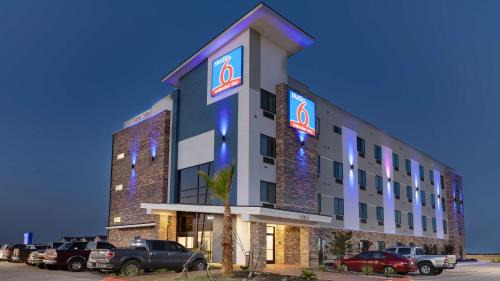 Buda Hotel | Studio 6-Buda, TX