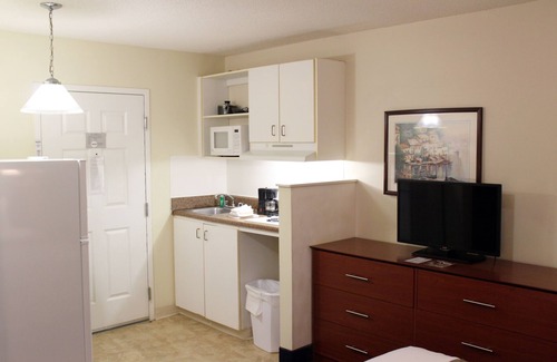 Coliseum Central Hotel | Studio 6 Hampton, VA - Langley AFB Area
