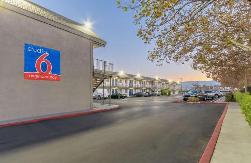 Hayward Hotel | Studio 6 Hayward, CA Silicon Valley Gateway