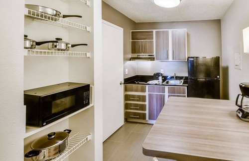 Southbelt/Ellington Hotel | Studio 6 Houston, TX - Hobby South