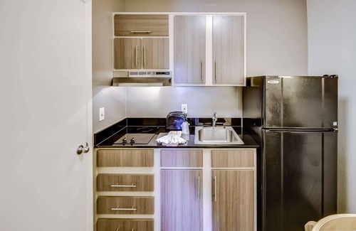 Southbelt/Ellington Hotel | Studio 6 Houston, TX - Hobby South
