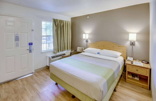 Southbelt/Ellington Hotel | Studio 6 Houston, TX - Hobby South