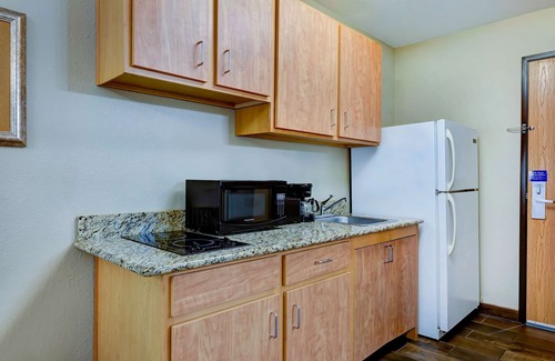 Lenexa Hotel | Studio 6 Lenexa, KS - Overland Park